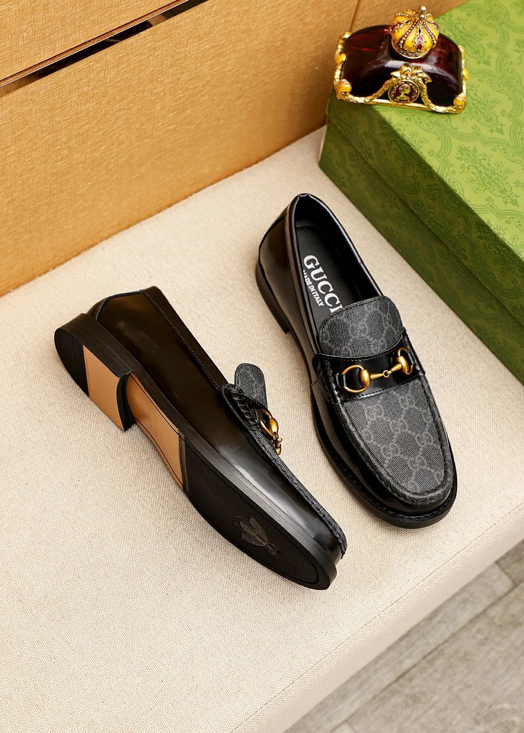 Men's shoes 💰460 💐 Product trademark: GUCCI "Gucci" casual leather shoes Regular size: 38-44 (45🉑️customized) Product materials: Selected imported first-layer open-edge beaded cowhide leather upper + luxury hardware buckle, imported water-dyed cowhide leather lining. Strong three-dimensional visual effect, original combination outsole Color: 2⃣️colors available